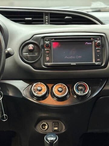 2015 Toyota Yaris 5-Door SE