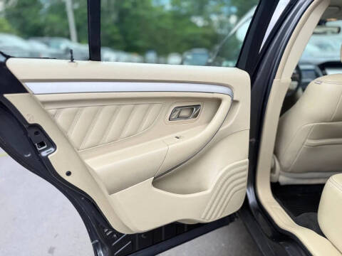 2017 Ford Taurus SEL