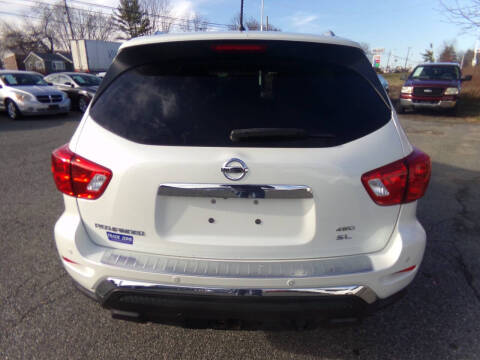 2017 Nissan Pathfinder SL