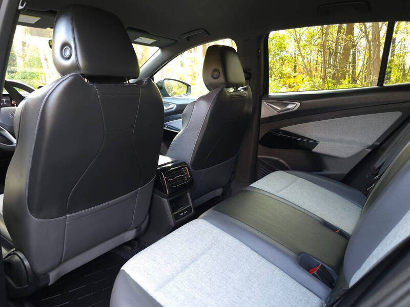 2023 Volkswagen ID.4 Pro