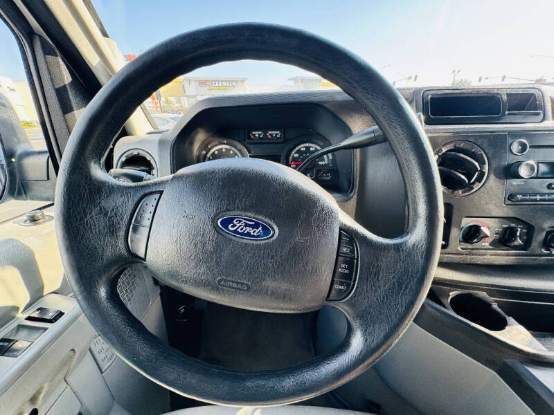 2014 Ford E-Series E-150 XLT