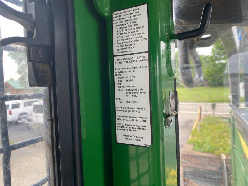 2017 John Deere 748L