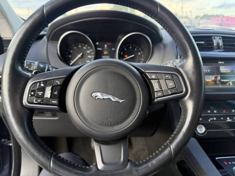 2018 Jaguar F-PACE 25t Premium