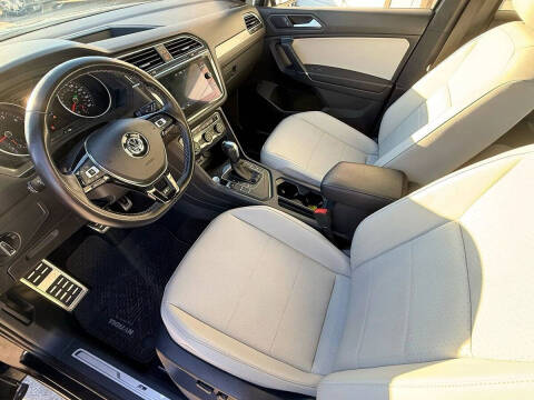 2020 Volkswagen Tiguan SE R-Line Black