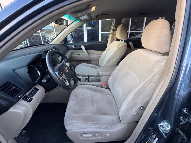 2012 Toyota Highlander SE
