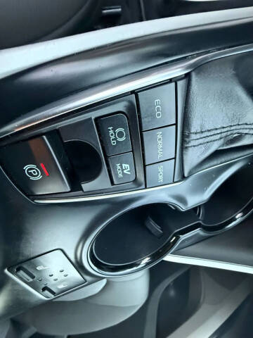 2019 Toyota Camry Hybrid LE