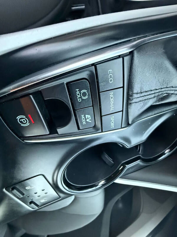 2019 Toyota Camry Hybrid LE