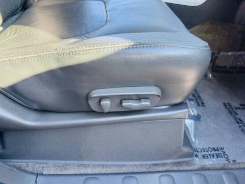 2011 Nissan Pathfinder LE