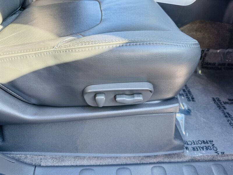 2011 Nissan Pathfinder LE