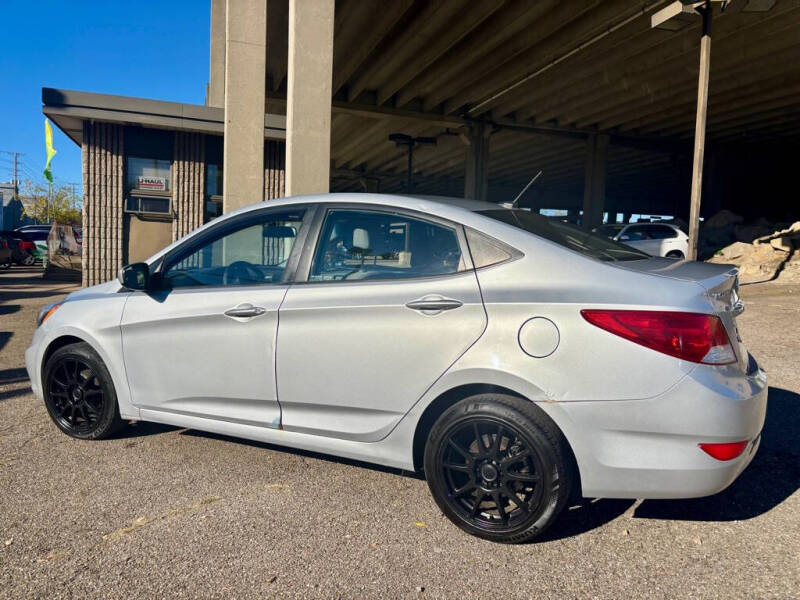 2012 Hyundai Accent GLS