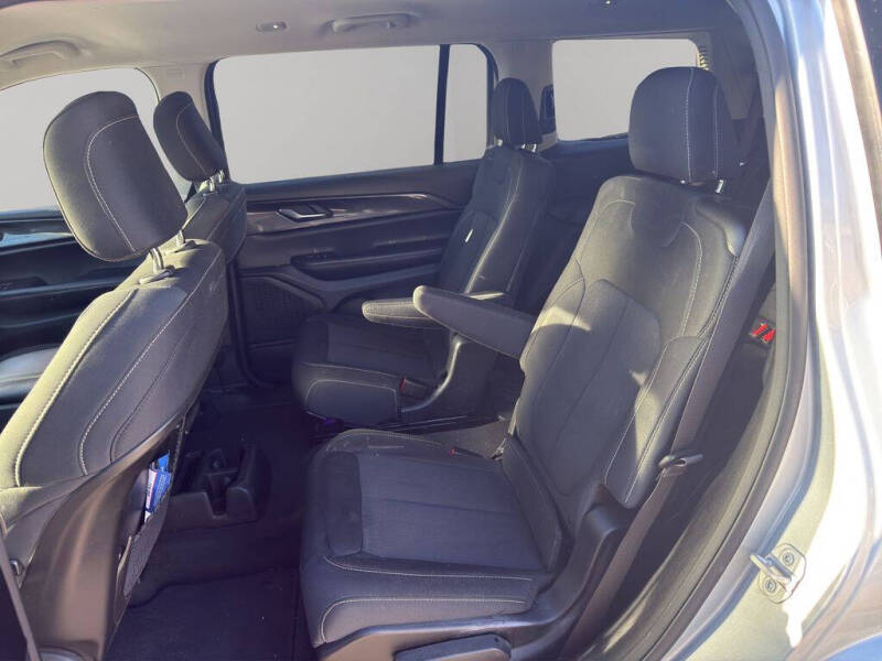 2023 Jeep Grand Cherokee L Laredo