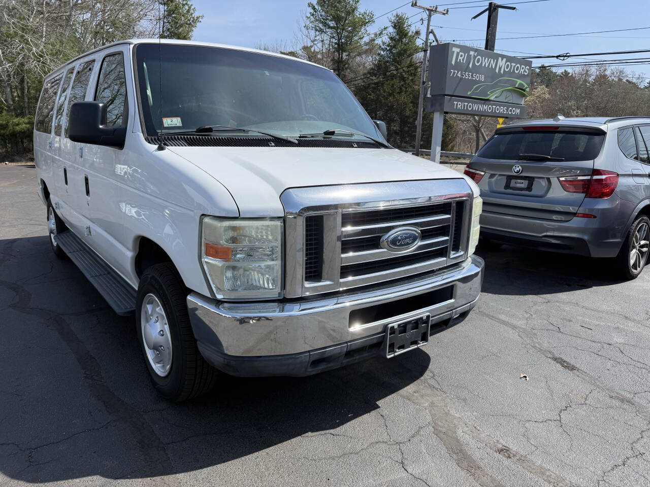 White 2008 Ford E-Series E-350 SD XLT E-350 SD XLT 3dr Passenger Van 1