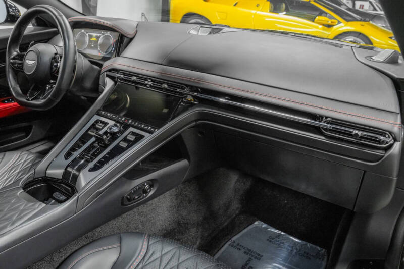 2024 Aston Martin DB12 V8