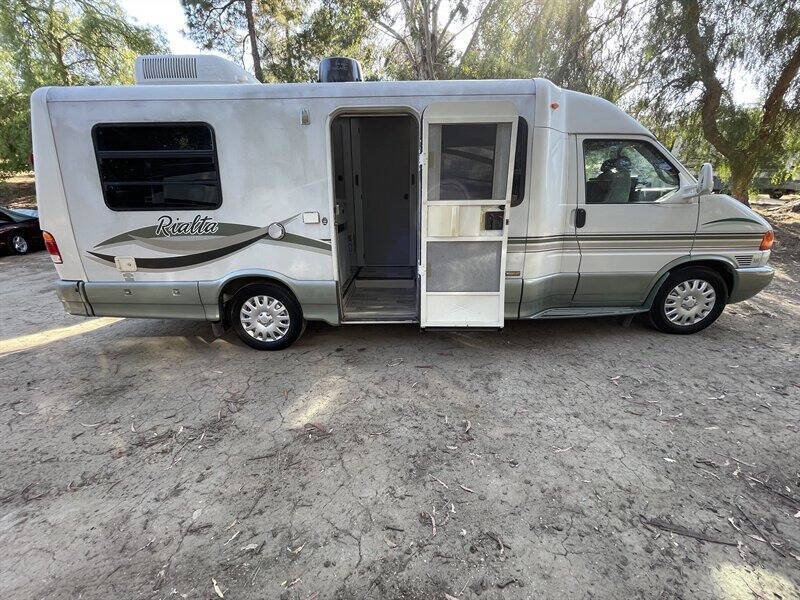 2002 Winnebago Rialta