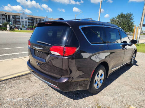 2017 Chrysler Pacifica Touring-L Plus