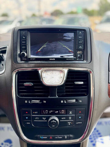 2016 Chrysler Town and Country Touring