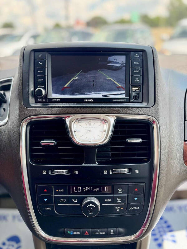 2016 Chrysler Town and Country Touring