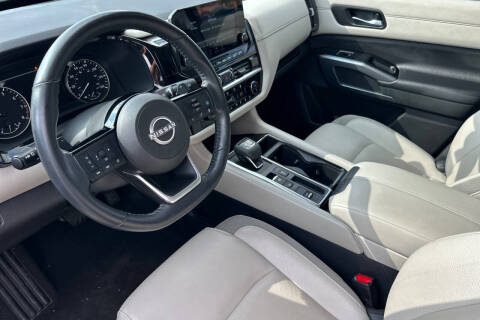 2022 Nissan Pathfinder SL