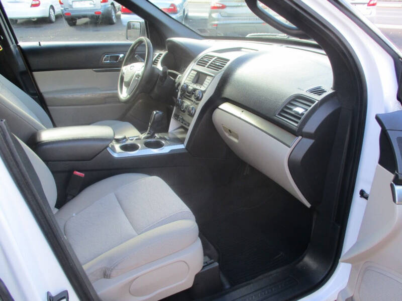 2013 Ford Explorer Base photo 7