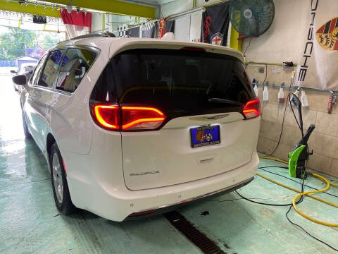 2017 Chrysler Pacifica Touring-L Plus