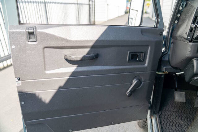 1995 Land Rover Defender 18
