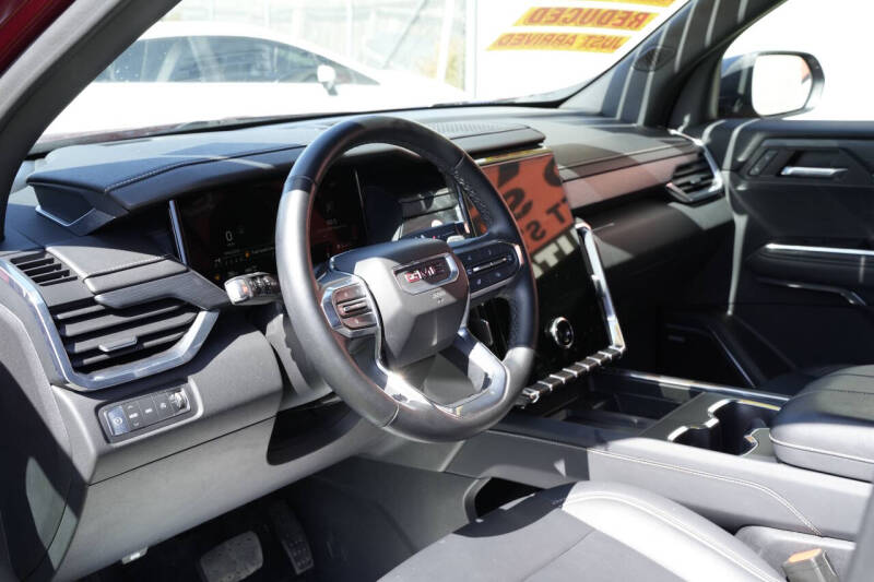 2024 GMC Acadia Elevation