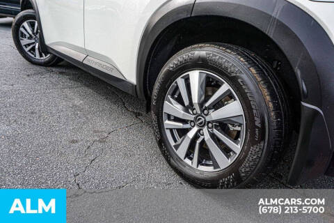 2024 Nissan Pathfinder SL