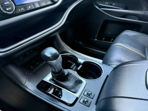 2017 Toyota Highlander SE