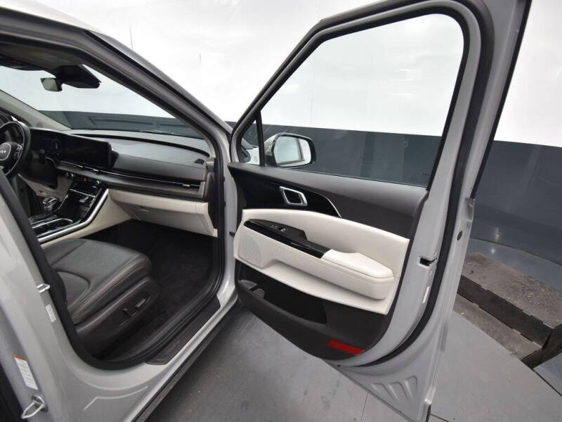 2023 Kia Carnival SX