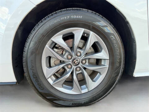 2022 Toyota Sienna LE 8-Passenger