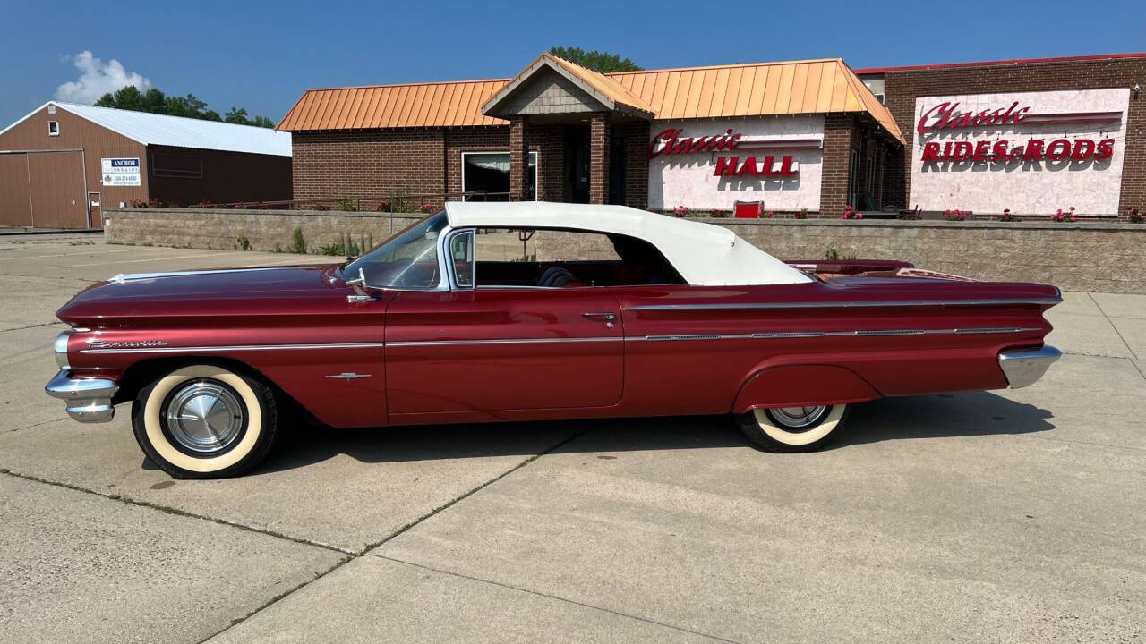 1960 Pontiac Bonneville 22