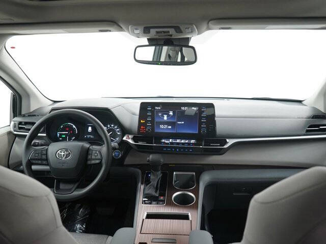 2024 Toyota Sienna LE 8-Passenger