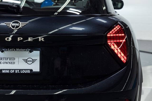 2025 MINI Hardtop 2 Door Cooper Signature Trim