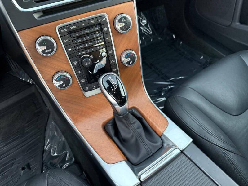 2017 Volvo S60 T5 Inscription Platinum