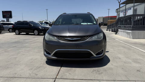 2017 Chrysler Pacifica Hybrid Premium