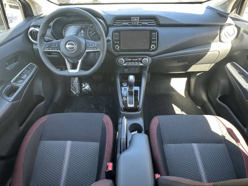 2025 Nissan Versa SR