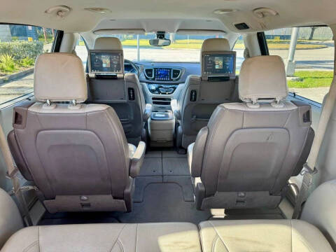 2017 Chrysler Pacifica Touring-L Plus