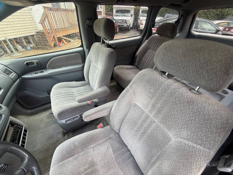 2003 Toyota Sienna CE