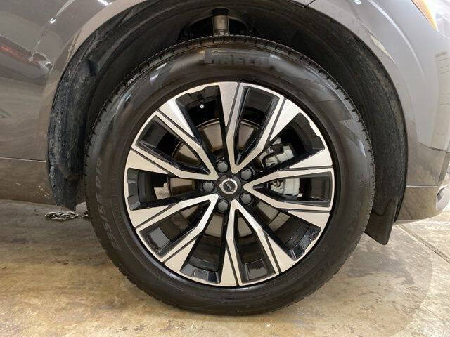 2025 Volvo XC60 B5 Core Dark Theme