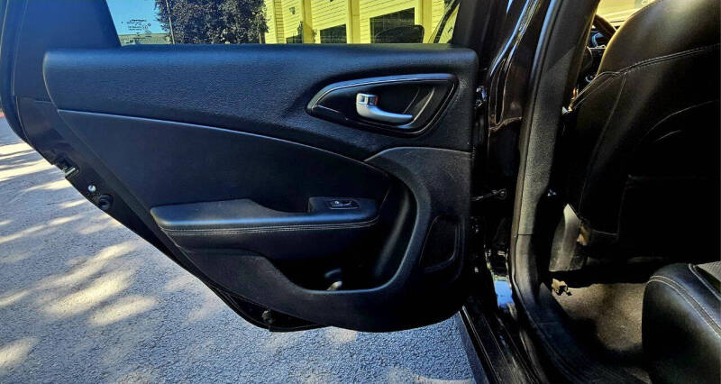 2016 Chrysler 200 S