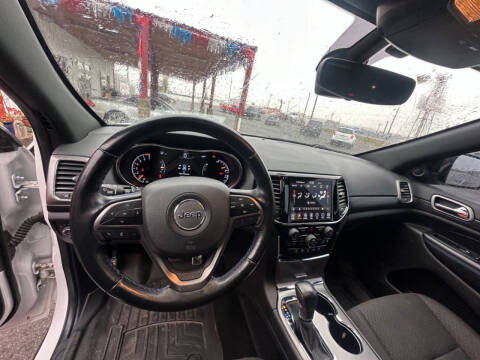 2020 Jeep Grand Cherokee Laredo