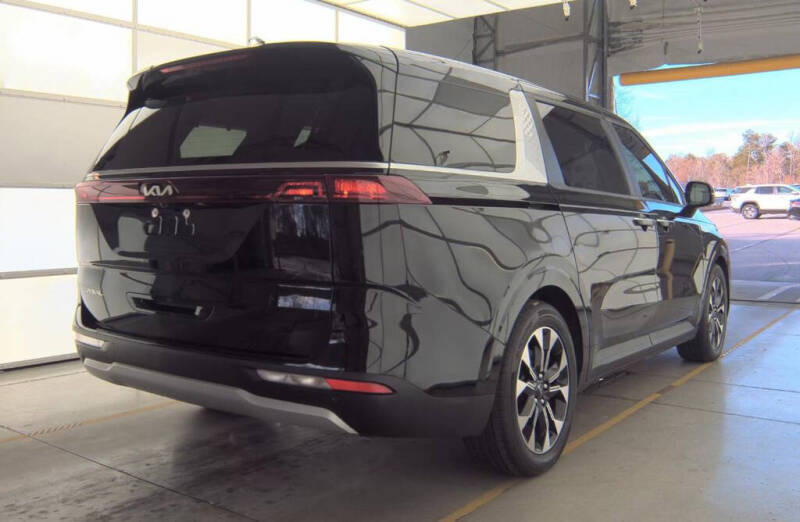 2023 Kia Carnival EX