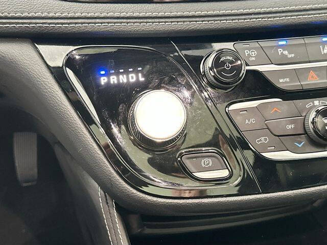 2024 Chrysler Pacifica Plug-In Hybrid Select