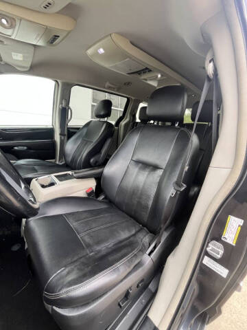 2013 Chrysler Town and Country Touring