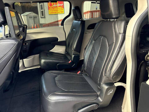 2017 Chrysler Pacifica Touring-L Plus