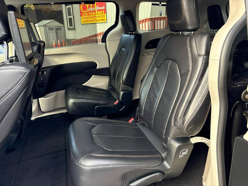 2017 Chrysler Pacifica Touring-L Plus