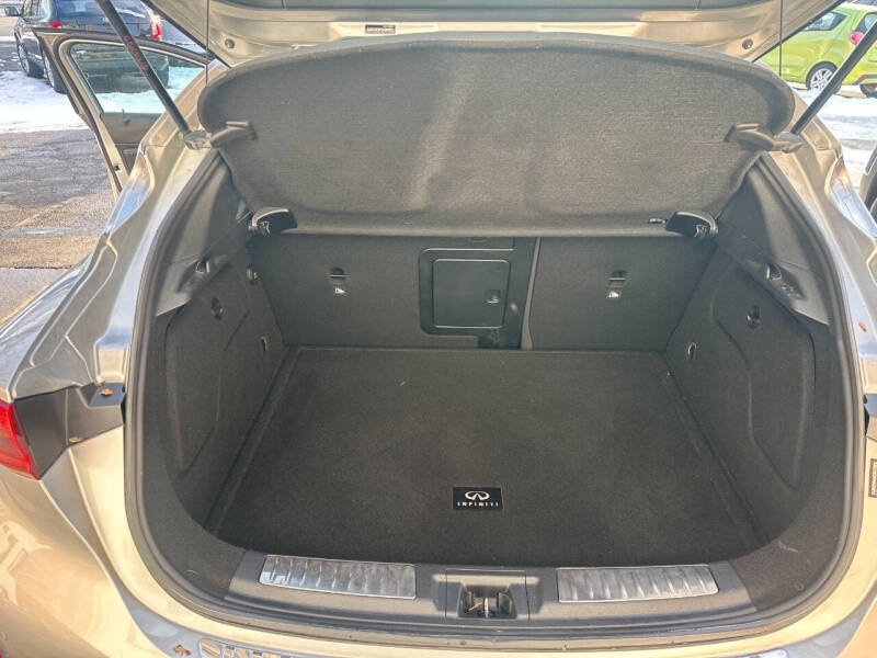 2017 Infiniti QX30 Premium