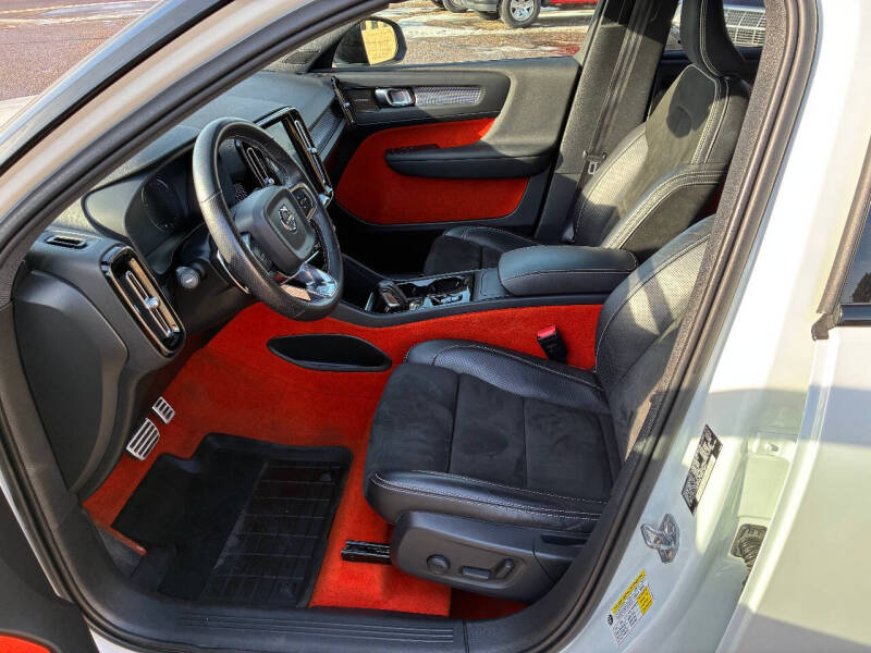 2019 Volvo XC40 T5 R-Design