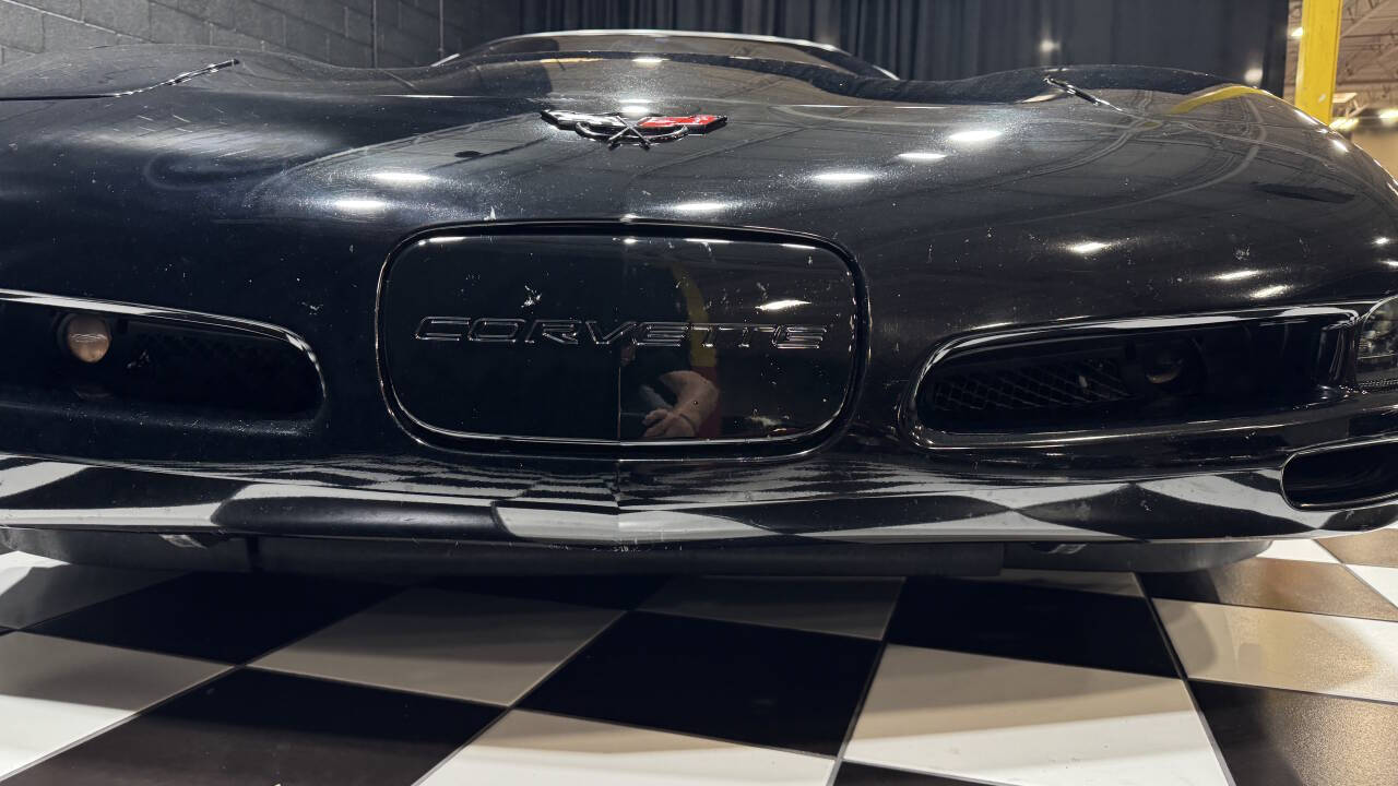 2004 Chevrolet Corvette 25
