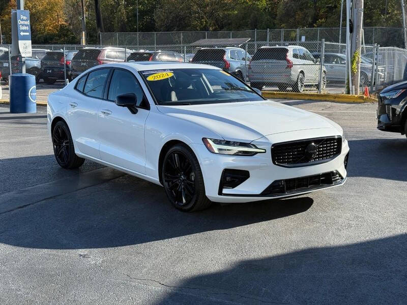 2024 Volvo S60 B5 Plus Black Edition